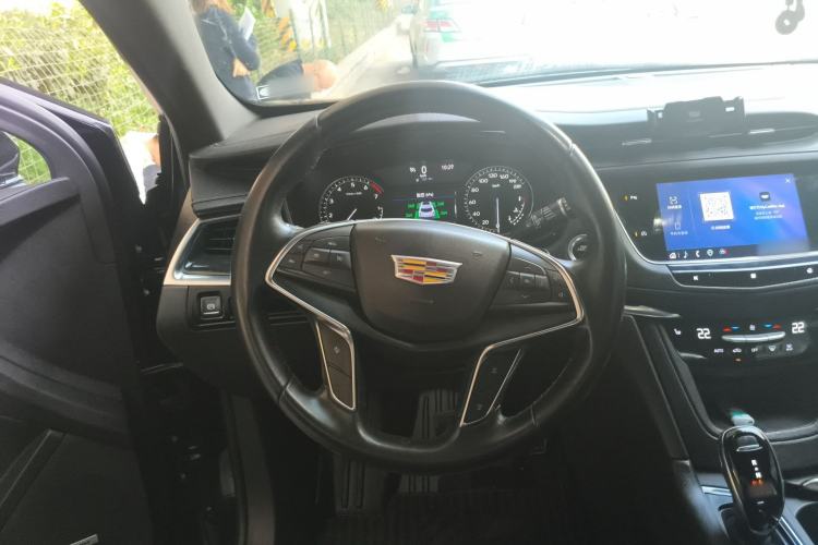 Used Cadillac XT5 2021 2.0T Four-Wheel Drive Luxury Version Steering Wheel