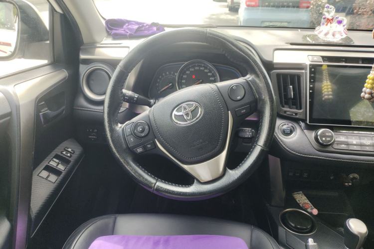 Used Toyota RAV4 2013 2.5L Automatic 4x4 Luxury Edition Steering Wheel