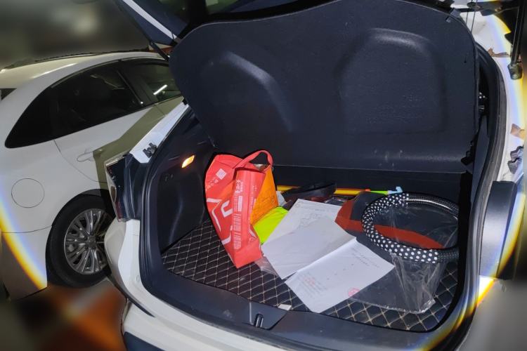 Used Toyota C-HR 2018 2.0L Luxury Sunroof Version China VI Standard Trunk