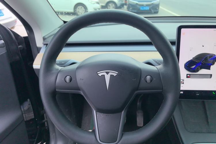 Used Tesla Model Y 2021 Standard Range Rear-Wheel Drive Version Steering Wheel