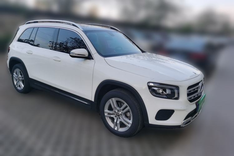 Used Mercedes-Benz GLB 2023 Refreshed GLB 200 Dynamic Edition Front Right 45 Deg