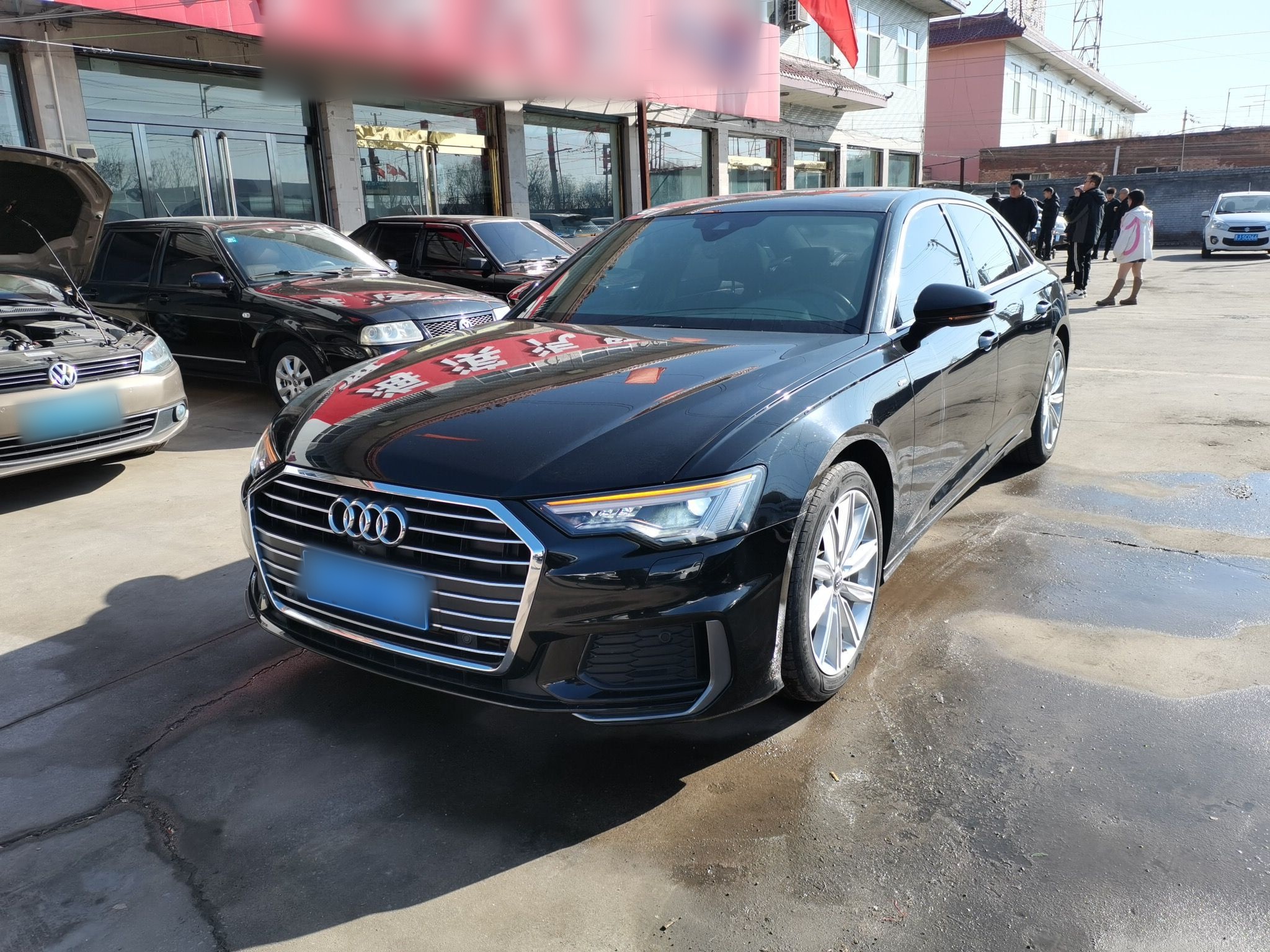 Под передней частью автомобиля