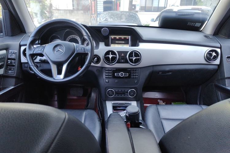 Used Mercedes-Benz GLK-Class 2013 GLK 300 4MATIC Dynamic Sunroof Model Center Console