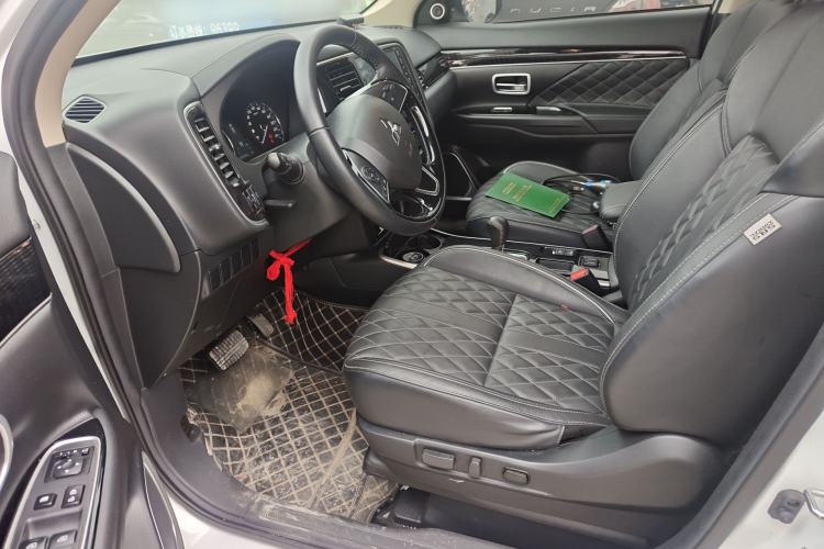 Used Mitsubishi Outlander 2021 2.0L Two-Wheel Drive Comfort Edition 5 Seats Left Front Seat