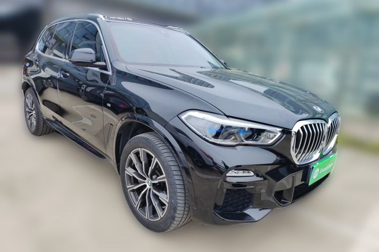 Used BMW X5 2021 xDrive40i M Sport Package Front Right 45 Deg