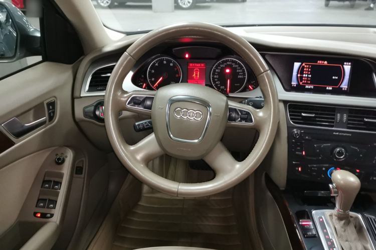 Used Audi A4L 2012 2.0 TFSI automatic Comfort trim level Steering Wheel