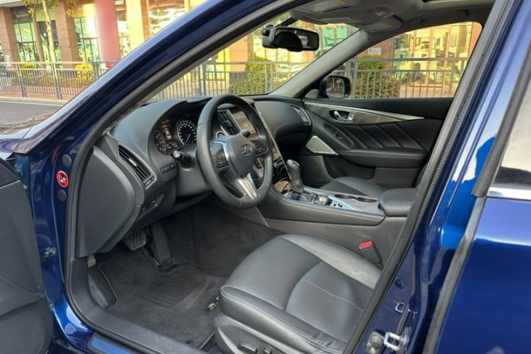 Used Infiniti Q50L 2018 2.0T Enjoyment Version China VI Standard
