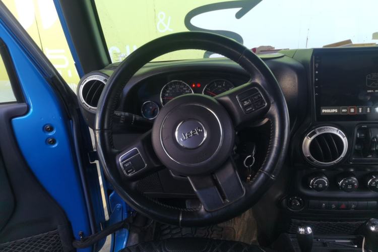 Used Jeep Wrangler 2015 2.8TD Sahara Four-Door Comfort Edition Steering Wheel