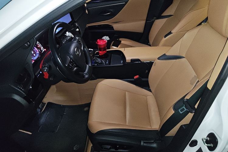 Used Lexus ES 2022 200 Excellence Edition
