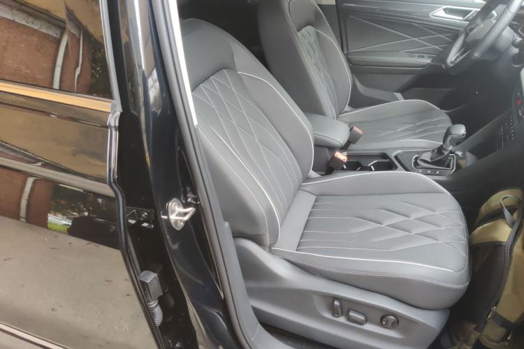 Used Volkswagen Tiguan L 2022 330TSI Automatic Two-Wheel Drive R-Line Enhanced Edition Right Front Seat