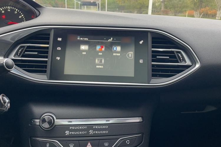 Used Peugeot 308S 2015 1.6T Automatic Jingchi Edition Audio And AC Panel