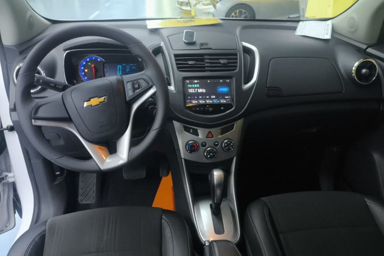 Used Chevrolet Trax 2014 1.4T Automatic Two-Wheel Drive Luxury Model Center Console