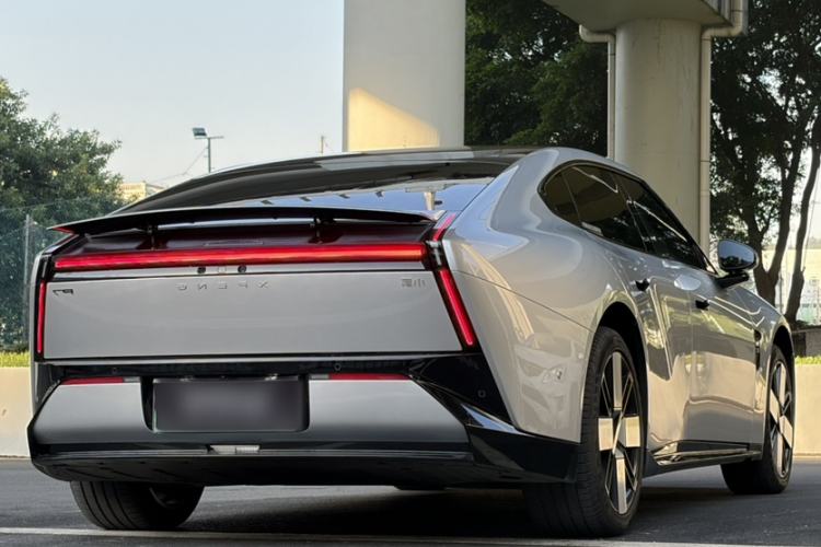 Used XPeng P7 2025 Model—750 All-Wheel-Drive High-Performance Ultra
