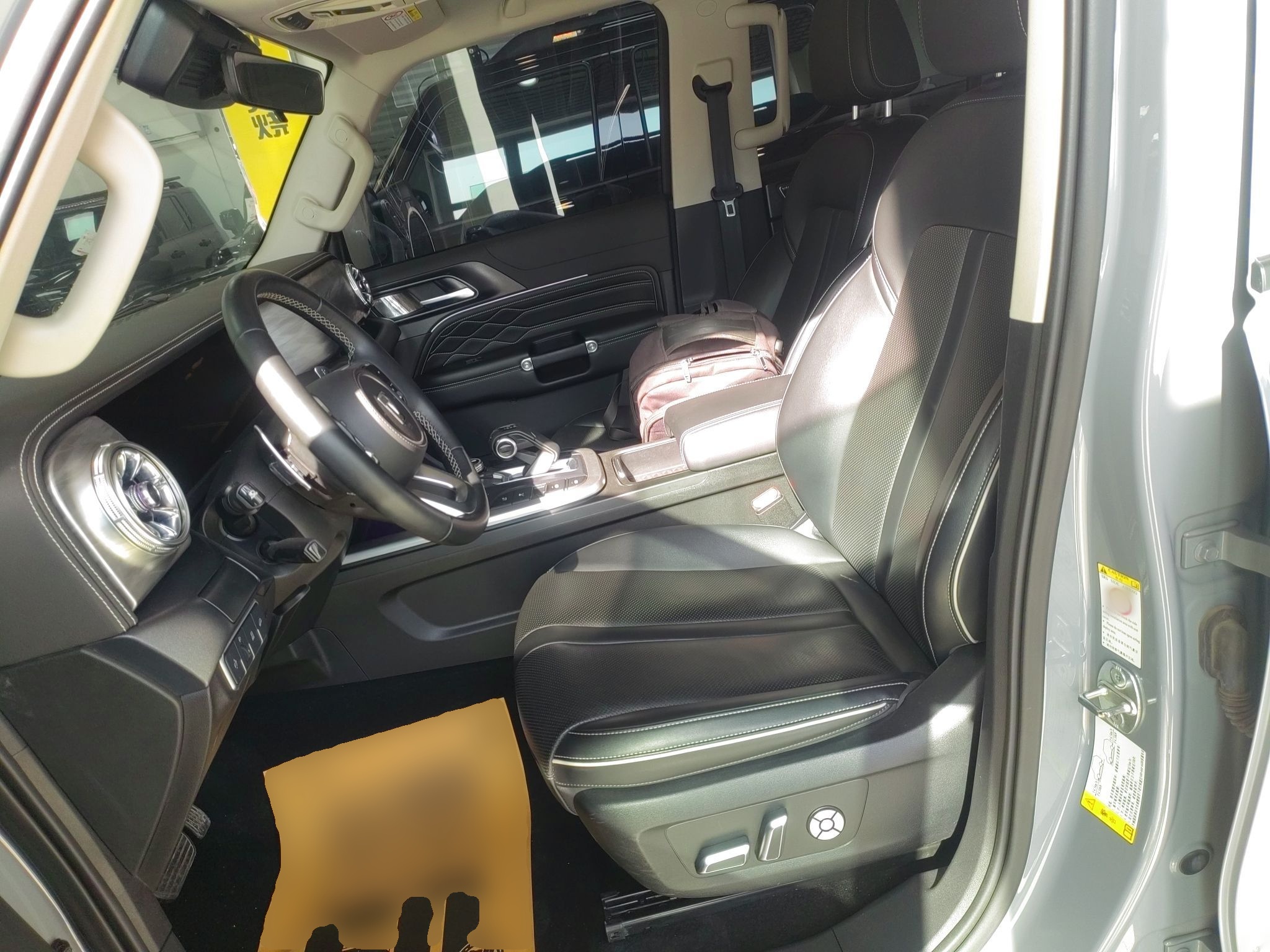 Переднее сиденье в автомобиле