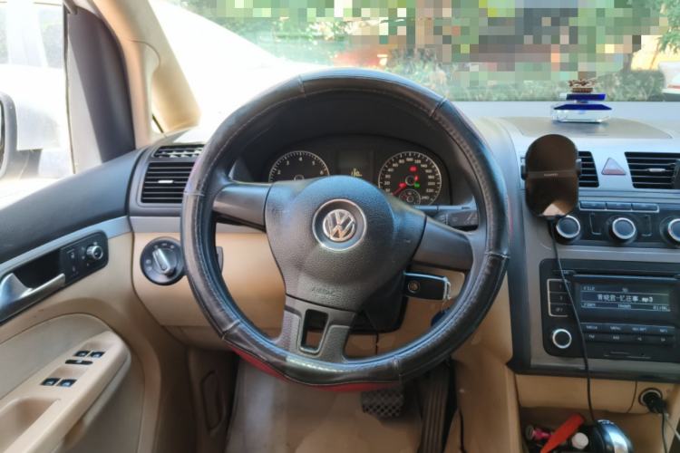 Used Volkswagen Touran 2011 1.4T DSG Zhiya Edition 5 Seats Steering Wheel