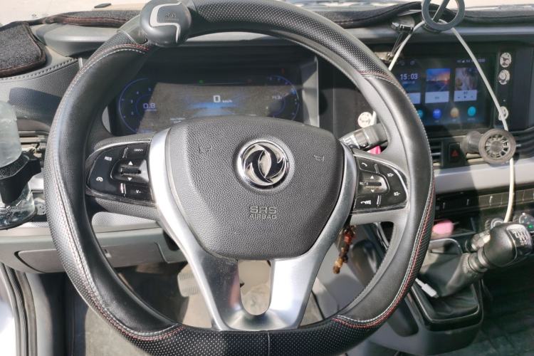 Used Dongfeng Yufeng 2023 V9+ 2.3T Manual Front-Drive Van Short Wheelbase Mid-Roof 3-Seater
