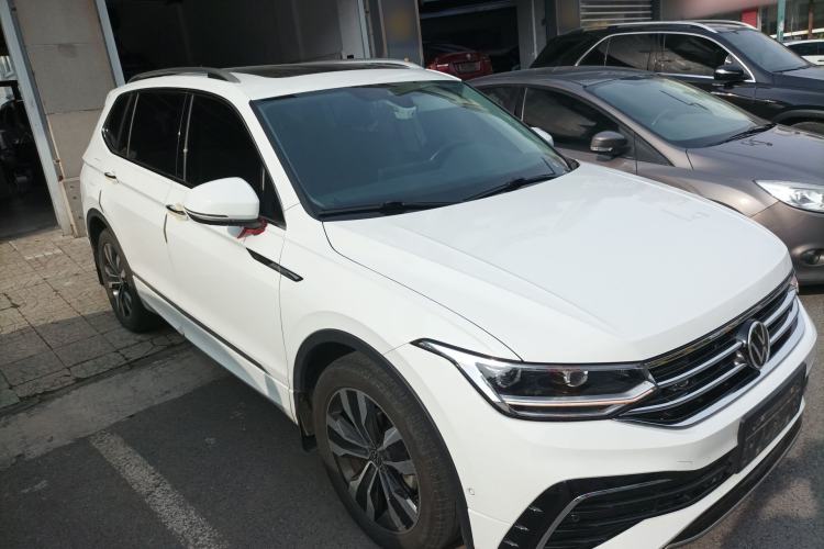 Used Volkswagen Tiguan L 2023 330TSI Automatic Two-Wheel Drive R-Line Enjoyment Edition Exterior 1