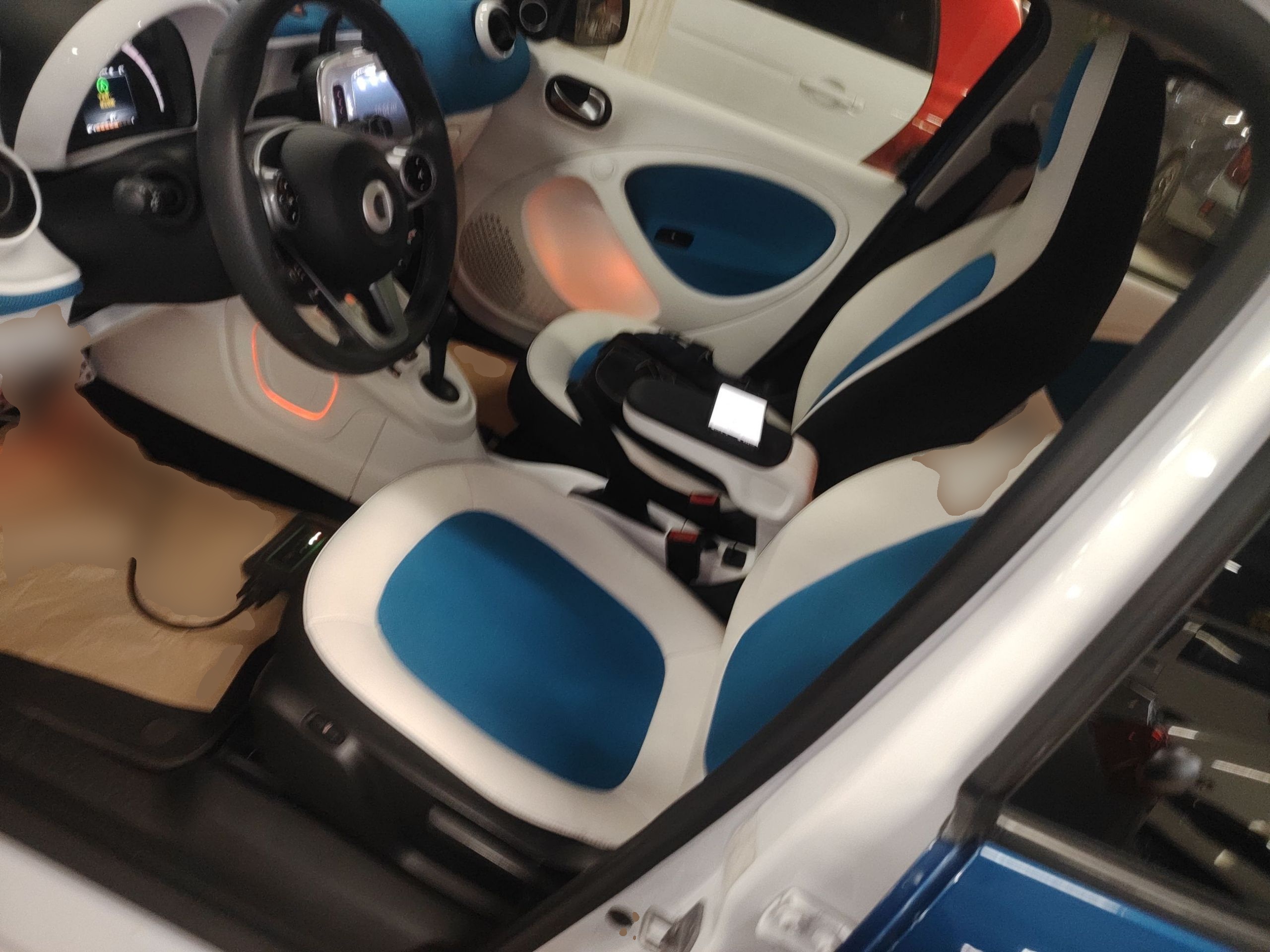 المقاعد الأمامية داخل السيارة