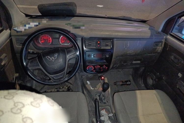 Used Wuling Rongguang V 2018 1.2L Practical Model Center Console