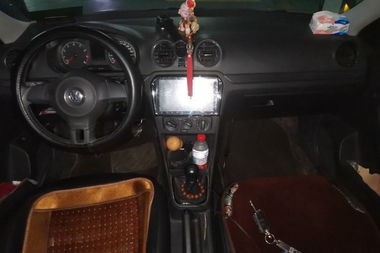 Used Volkswagen Jetta 2015 Value Edition 1.6L Manual Fashionable Style Center Console