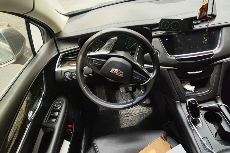 Used Cadillac XT5 2018 25T Luxury Model Steering Wheel