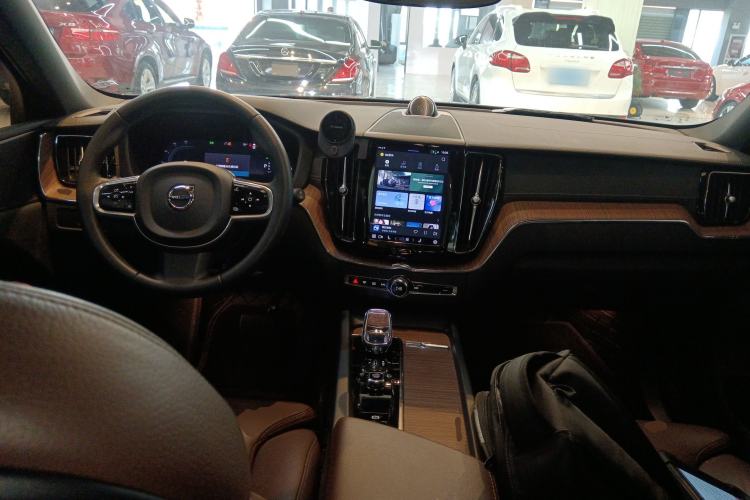 Used Volvo XC60 New Energy 2023 T8 Plug-in Hybrid Long-Range All-Wheel Drive Smart Luxury Edition
