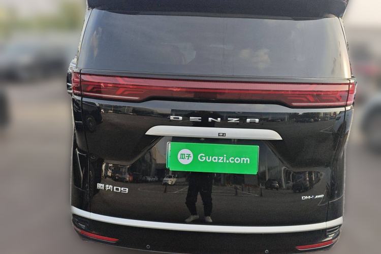 Used Denza D9 2024 DM-i 980 Four-Wheel Drive Flagship Model
