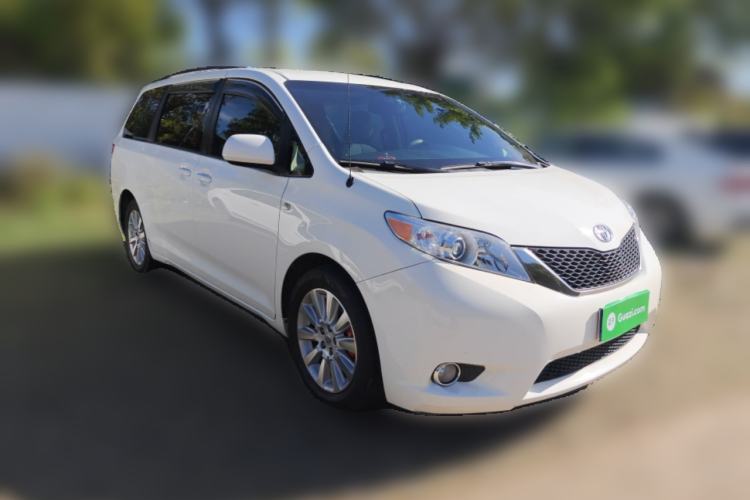 Used Toyota SIENNA 2011 3.5L 4x4 Automatic
