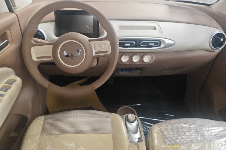 Used Wuling Hongguang MINIEV 2025 Four-Door Version Advanced Edition Center Console