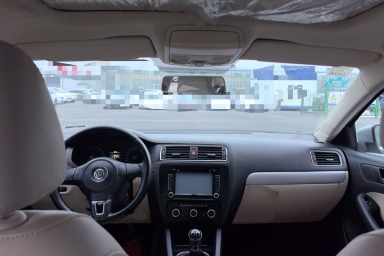 Used Volkswagen Sagitar 2014 1.6L Manual Comfort Model
