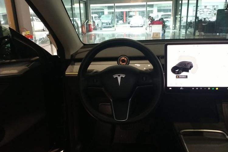 Used Tesla Model Y 2023 Long-Range All-Wheel-Drive Version