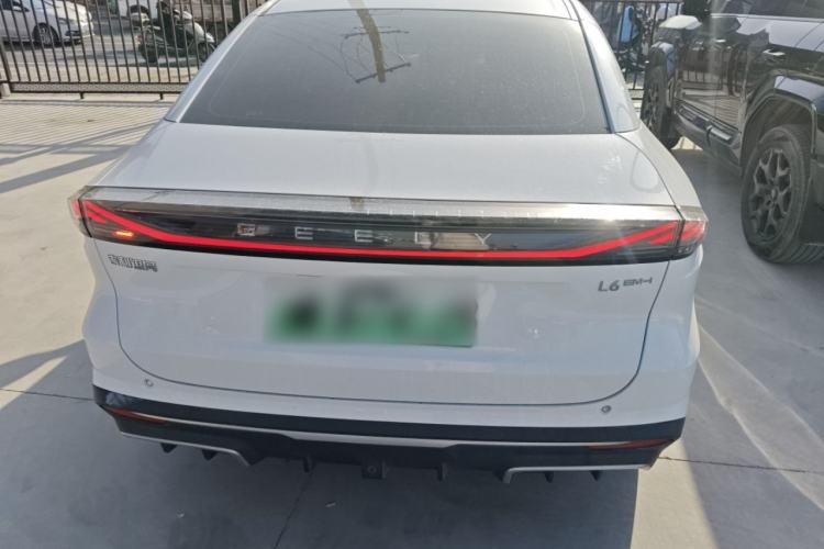 Used Geely Galaxy L6 2025 EM-i 140km Long-Range Version