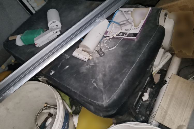 Used Jinbei New Hiace S 2023 1.5L Wealth Edition Passenger Van 5/6/7-Seater Non-Air-Conditioned Version SWC15M Left Rear Seat