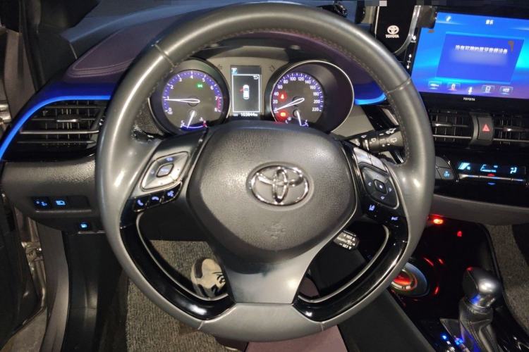 Used Toyota IZOA 2018 2.0L Yichi Version China VI Standard
