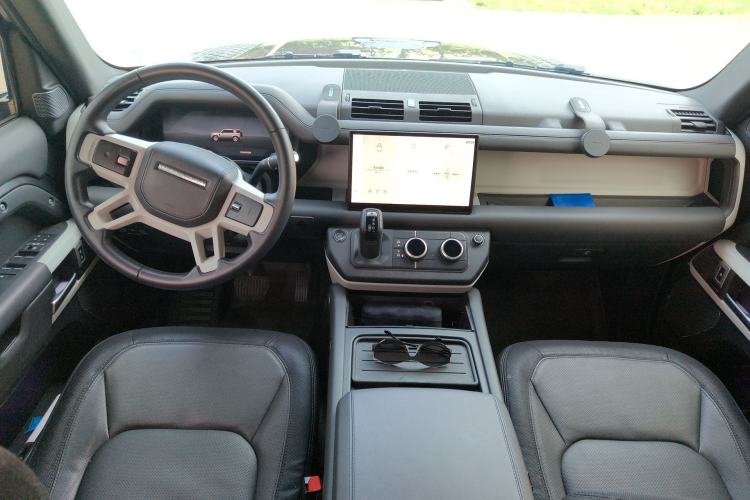 Used Land Rover Defender 2023 Facelift 110 3.0T P400 X-DYNAMIC HSE Center Console