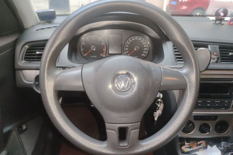 Used Volkswagen Lavida 2013 Revised Classic 1.6L Manual Fashion Edition Steering Wheel