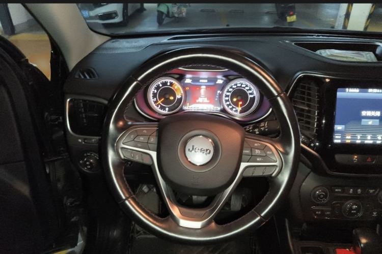 Used Jeep Cherokee 2019 2.0T 2WD Enjoyment Edition China V