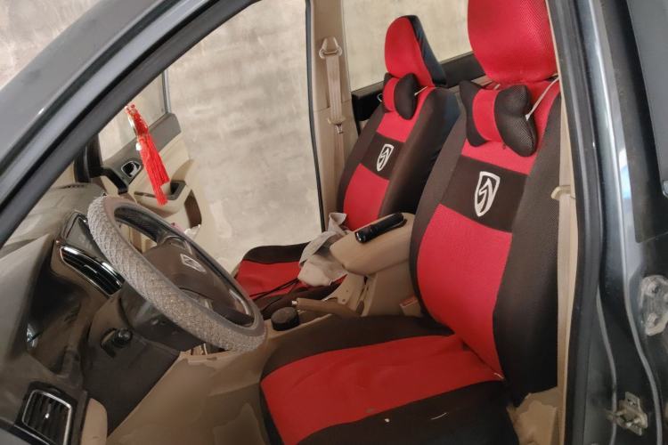 Used Baojun 730 2014 1.5L manual luxury trim 7 seats
