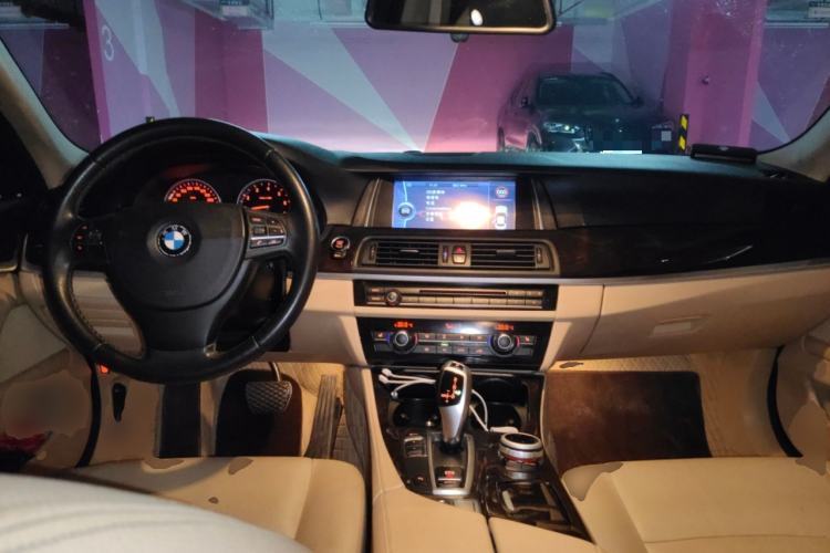 Used BMW 5 Series 2014 525Li Leading Model Center Console