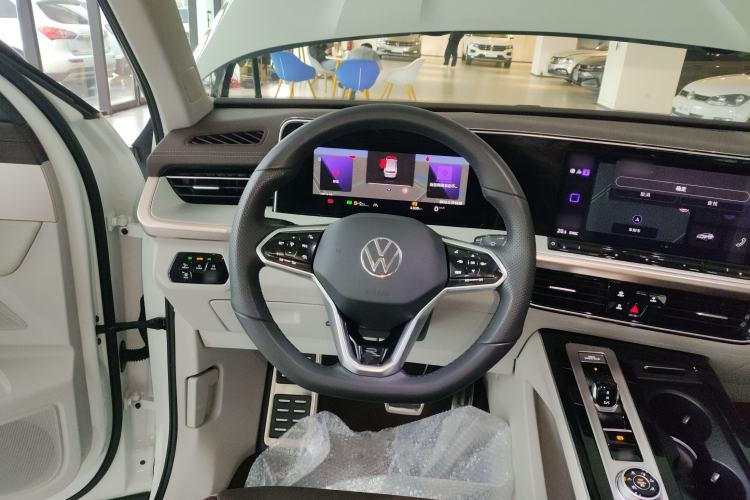 Used Volkswagen Tavendor 2024 380TSI All-Wheel Drive R-Line Cruise Edition