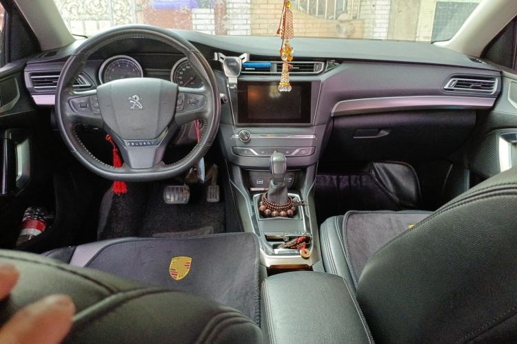 Used Peugeot 408 2015 1.2T Automatic Luxury Edition Center Console