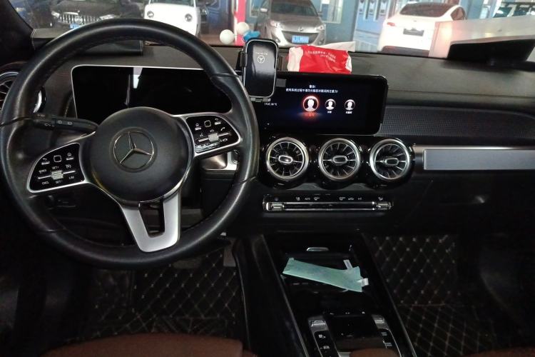 Used Mercedes-Benz GLB 2020 GLB 200 Stylish Edition Center Console