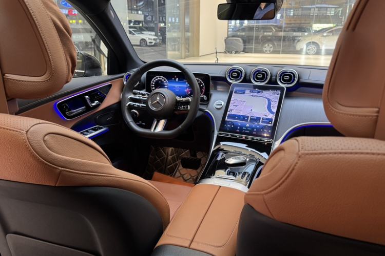 Used Mercedes-Benz GLC 2023 GLC 260 L 4MATIC Luxury 7-Seater Interior 3