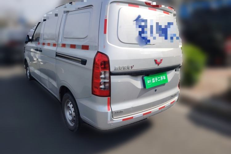 Used Wuling Hongguang V 2022 1.5L Jingqu Edition Enclosed-Window Vehicle with Hydraulic Power Steering LAR
