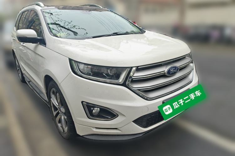 Used Ford Edge 2017 EcoBoost 245 Two-Wheel-Drive Sporty 7-Seater Front Right 45 Deg