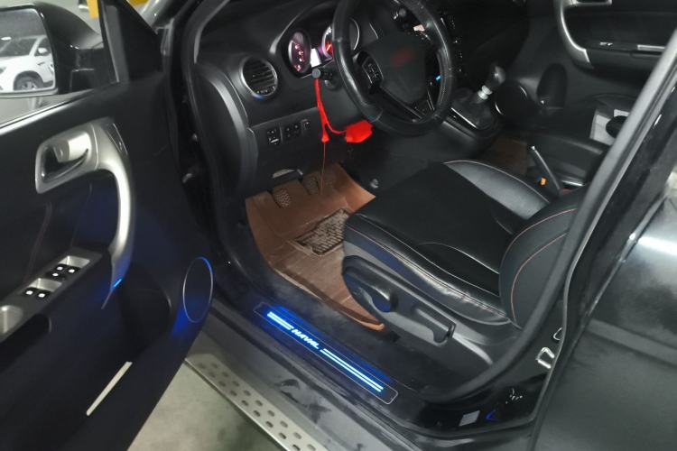 Used Haval H6 2015 Upgraded Model 1.5T Manual Two-Wheel Drive Elite Version Driver Seat