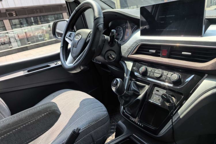 Used JAC Refine M3 2023 PLUS 1.5T 7/8-seater Smart Connectivity Version Interior 3