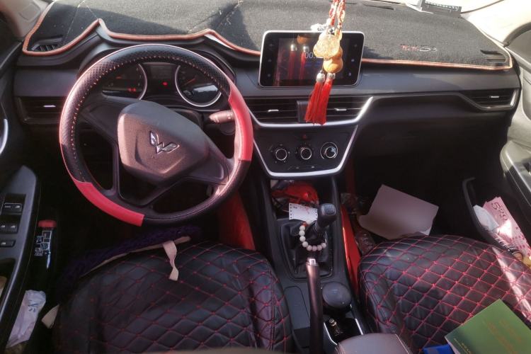 Used Wuling Hongguang S3 2018 1.5L Manual Standard Version China V Standard Center Console