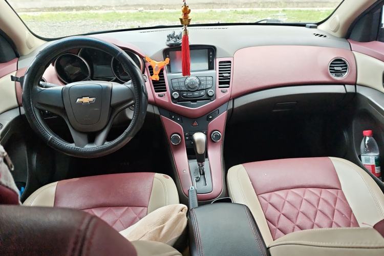 Used Chevrolet Cruze 2015 1.5L Classic SE AT Center Console