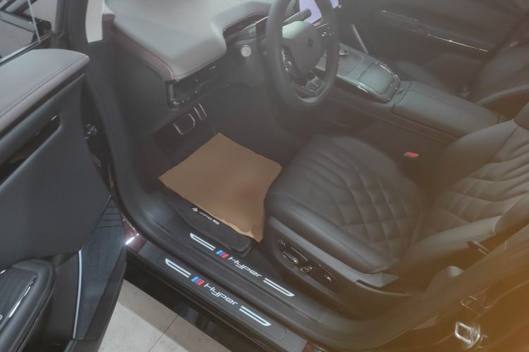 Used Hyptec HT 2025 825 Max Driver Seat